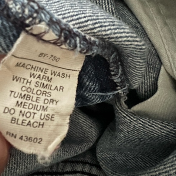 VINTAGE 80s Avon Fashions Light Wash 1980s High Waisted Mom Jeans Front Pleated - Picture 9 of 9